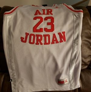 Grey boys Jordan Jersey medium 10-12